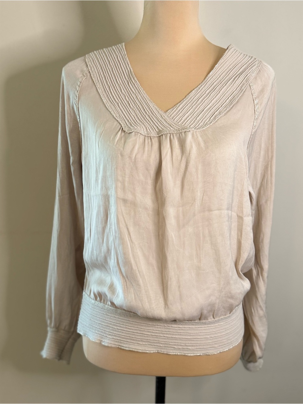 Wit & Widsdom boho chic beige V neck long sleeve versatile top SZ XS